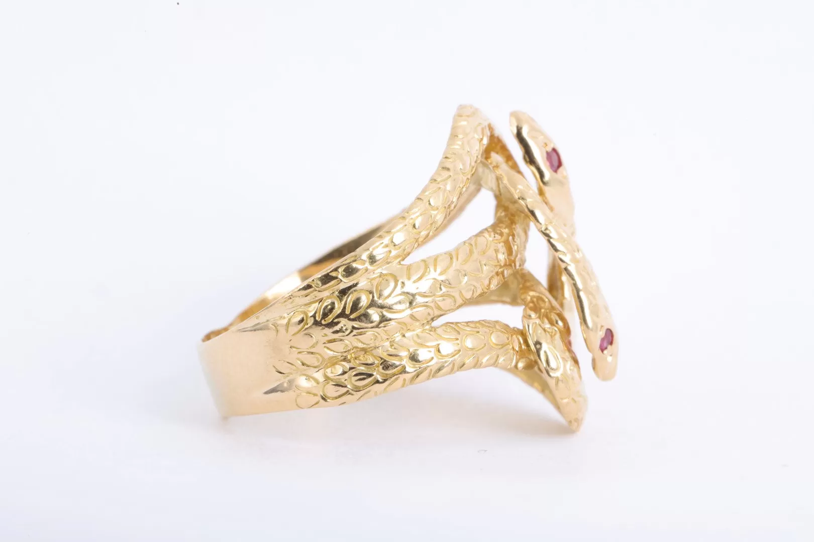 18k Yellow Gold 0.10tcw Ruby Entwined Snake Ring Size 8.5 (7.14g.)