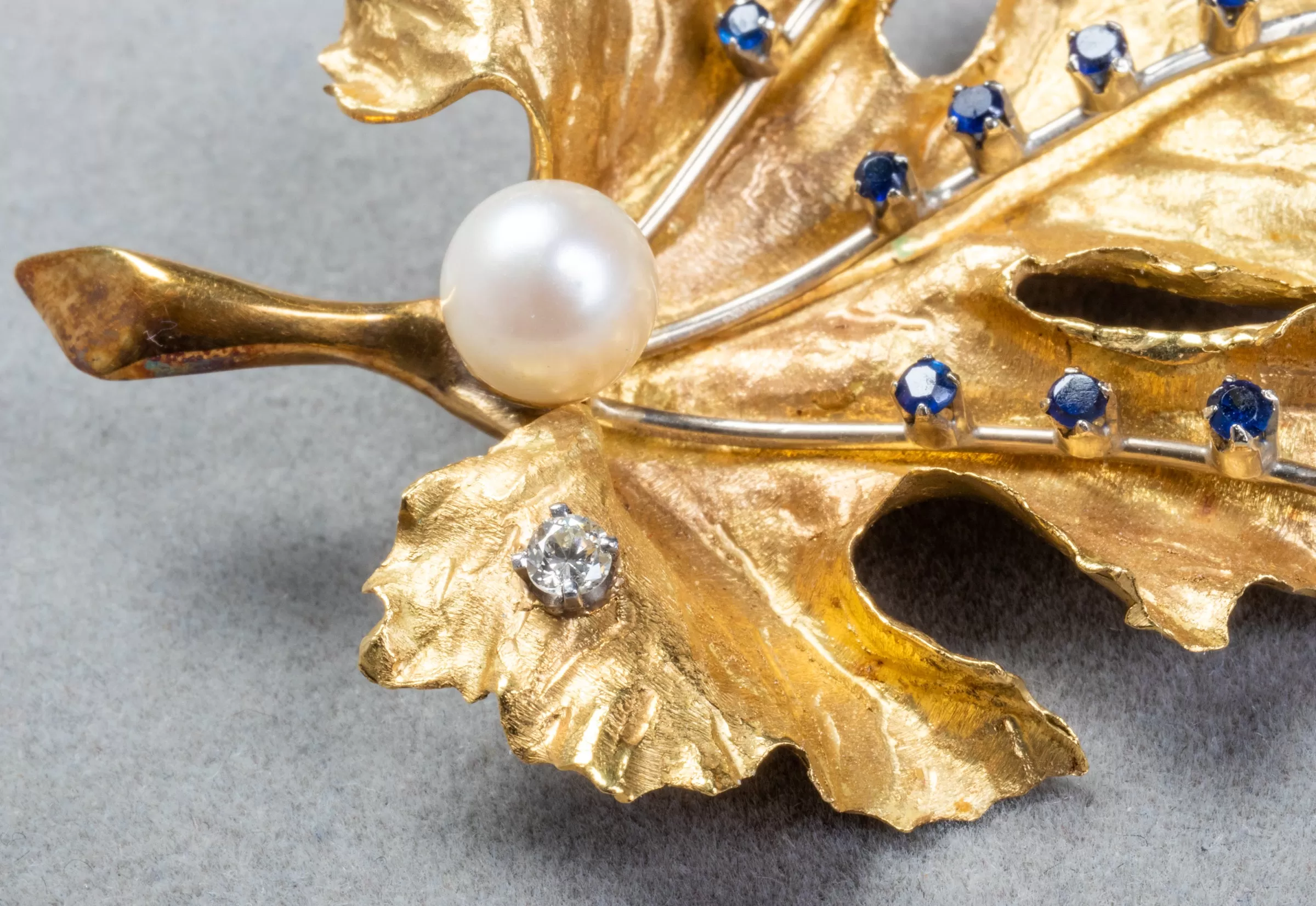 18K Yellow Gold Pearl Diamond & Sapphire Brooch