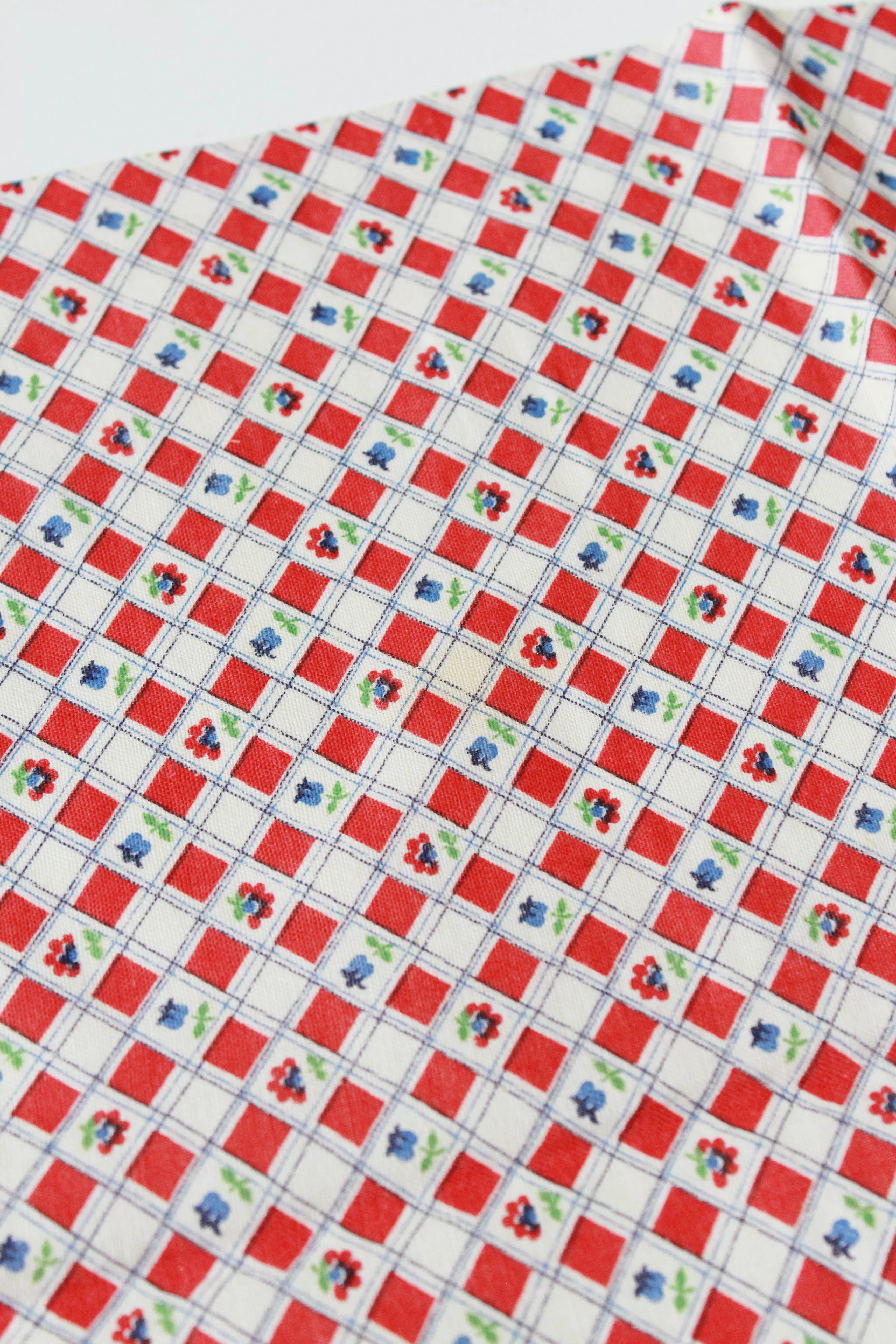 1940s Floral Check Feedsack, Red/Blue/White/Green, Vintage Summer Fabric, 1940s Tulip Print Feedsack