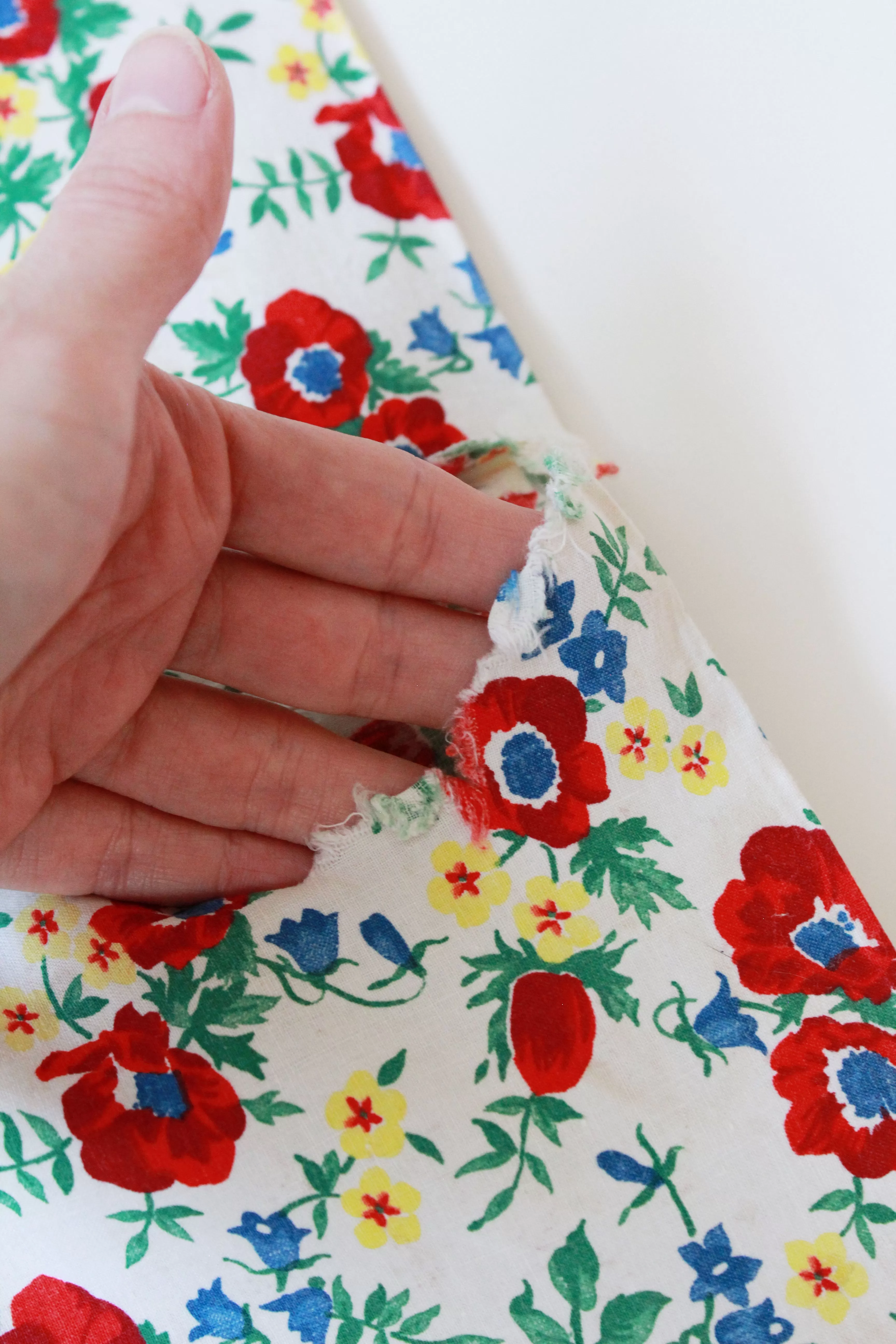 1940s Floral Feedsack Fabric With Red Flowers, Green, Blue And Yellow Details, 1940 Summer Fabric