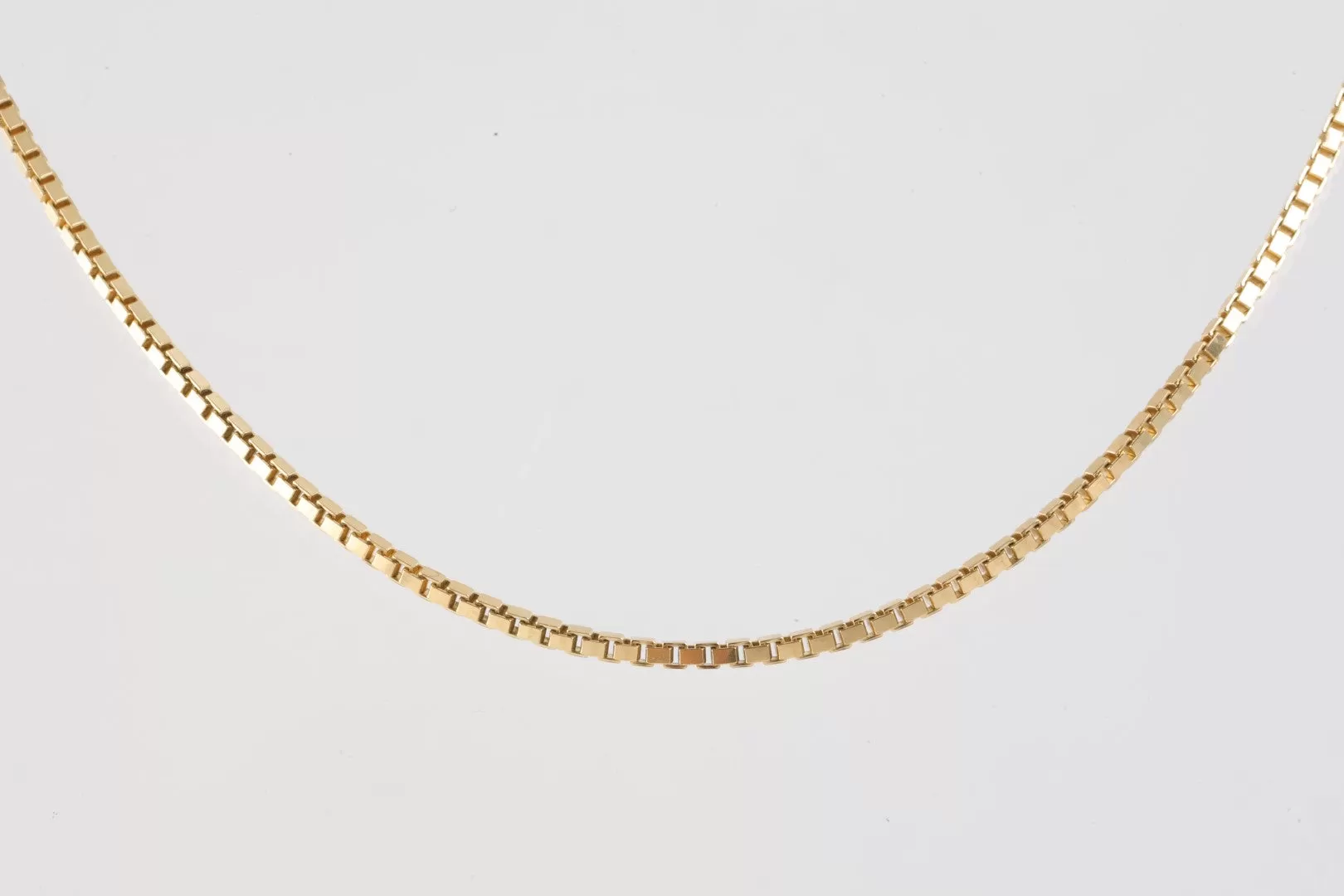 19" 18k Yellow Gold Box Chain Necklace (14.86g.)