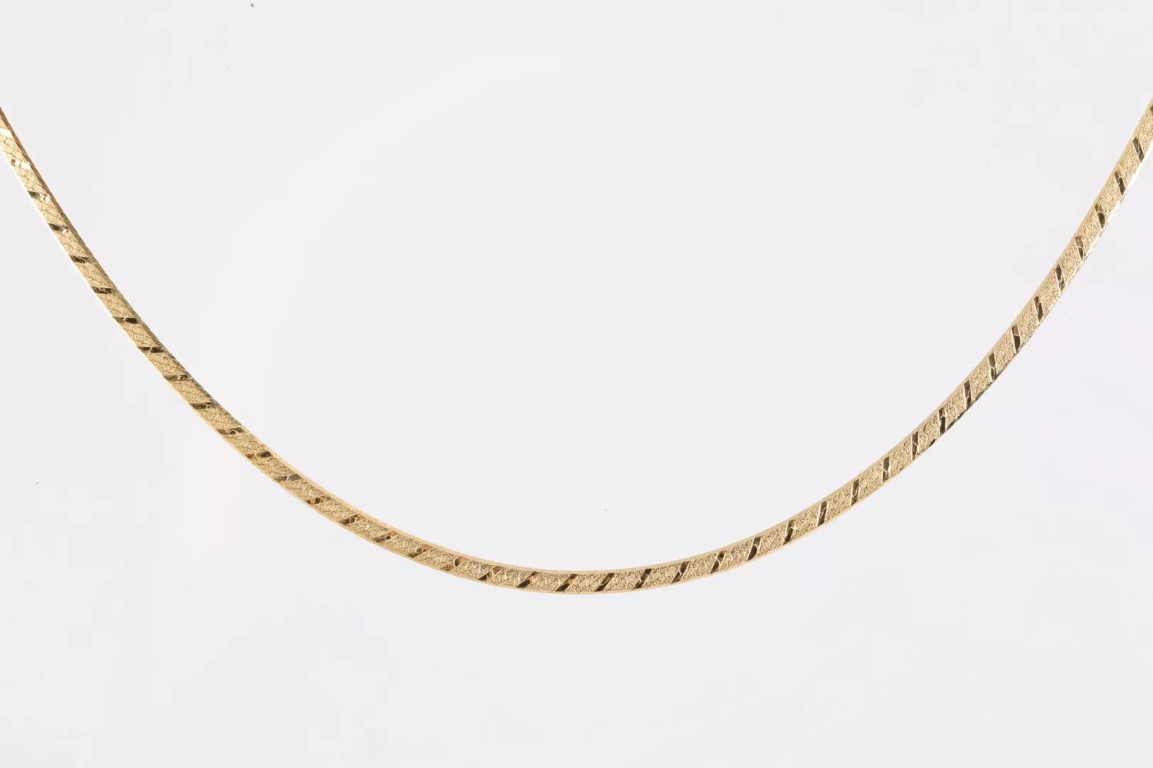 20" 18k Yellow Gold Herringbone Chain (4.32g.)