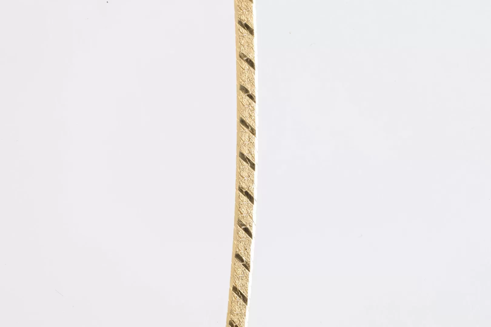 20" 18k Yellow Gold Herringbone Chain (4.32g.)