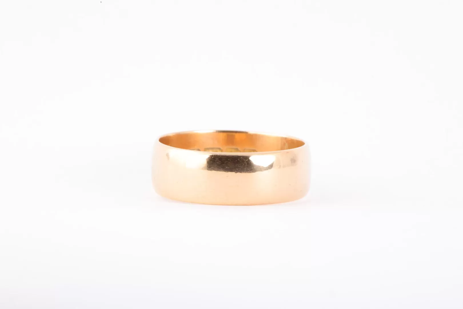 22k Yellow Gold Band Size 9 (7.45g.)