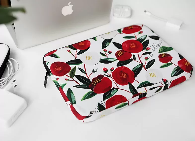 Camellia Floral Graphic Laptop Sleeves 11 13 15 inch Cases Protective Covers Handbags Square Pouches Designer Artist Prints Cute Lightweight School Collage Office Zipper Fashion Unique Gifts Couple Items Skins