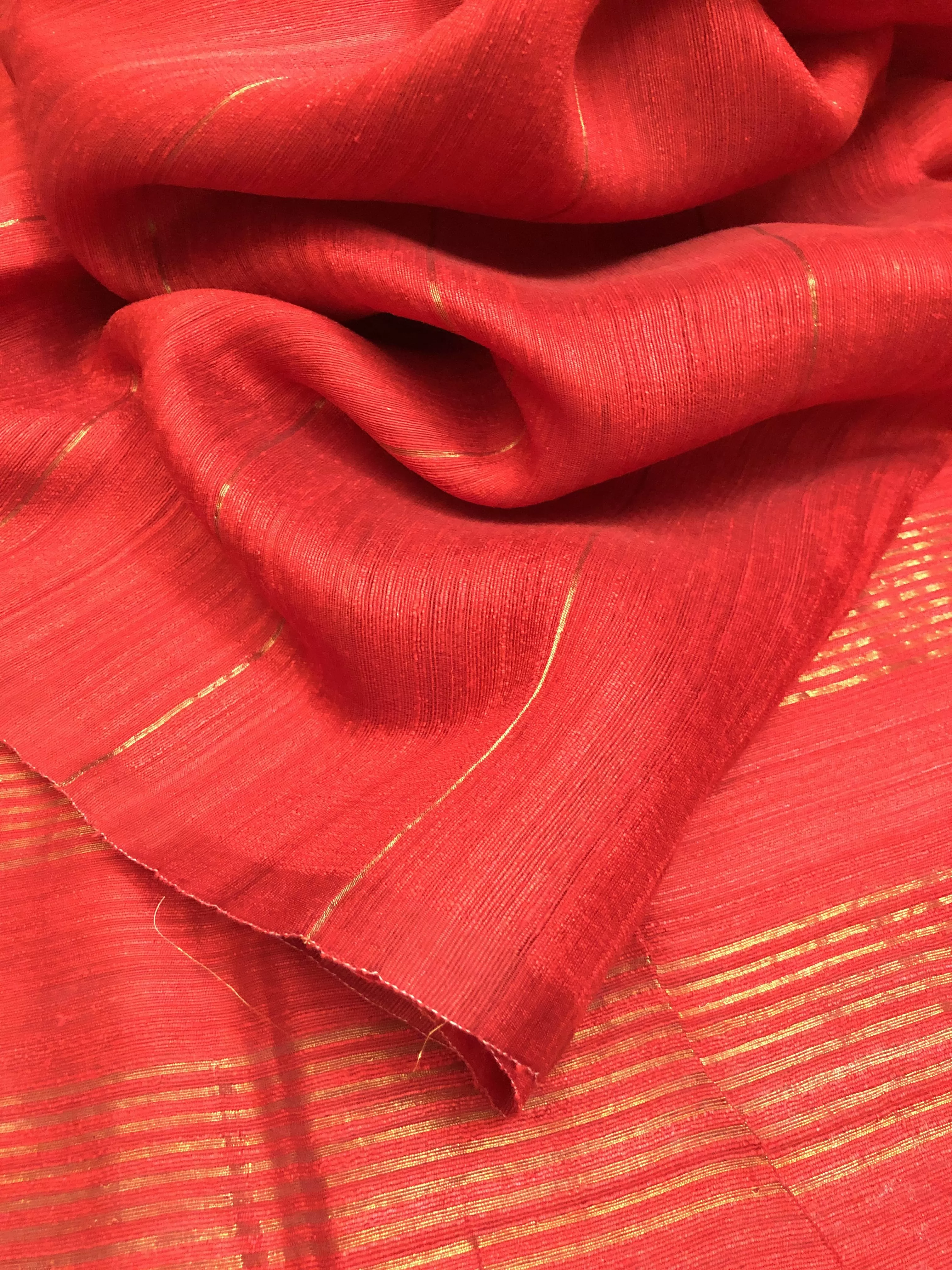 Carmine Red Color Matka Silk Saree with Hand Painted Blouse Piece