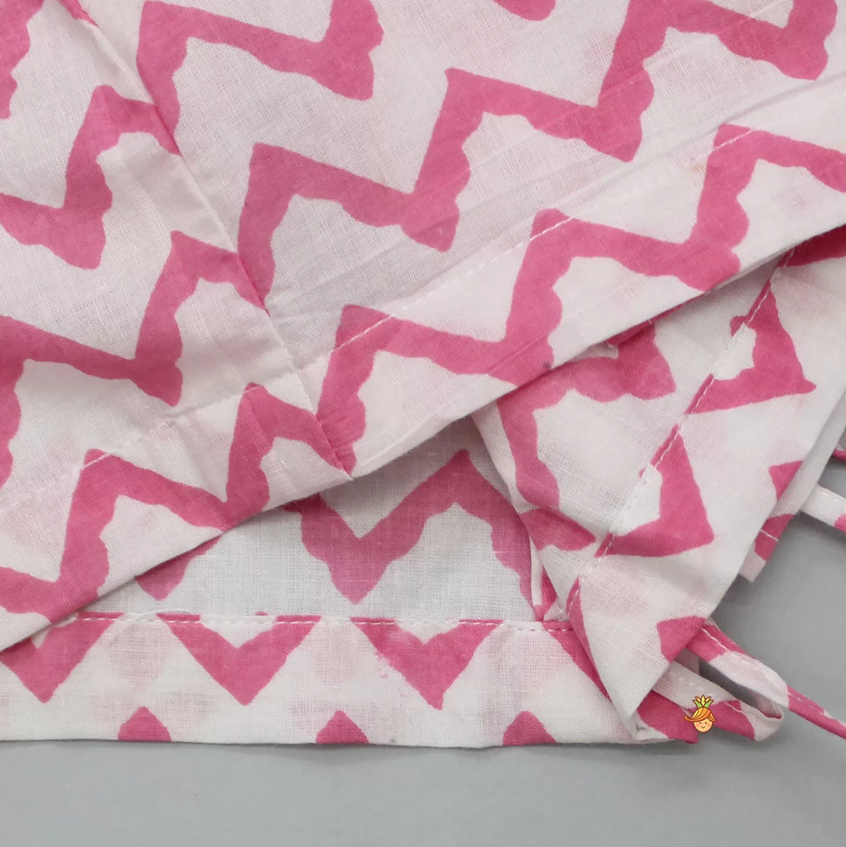 Chevron Printed Pink And White Triple Side Knot Jhabla