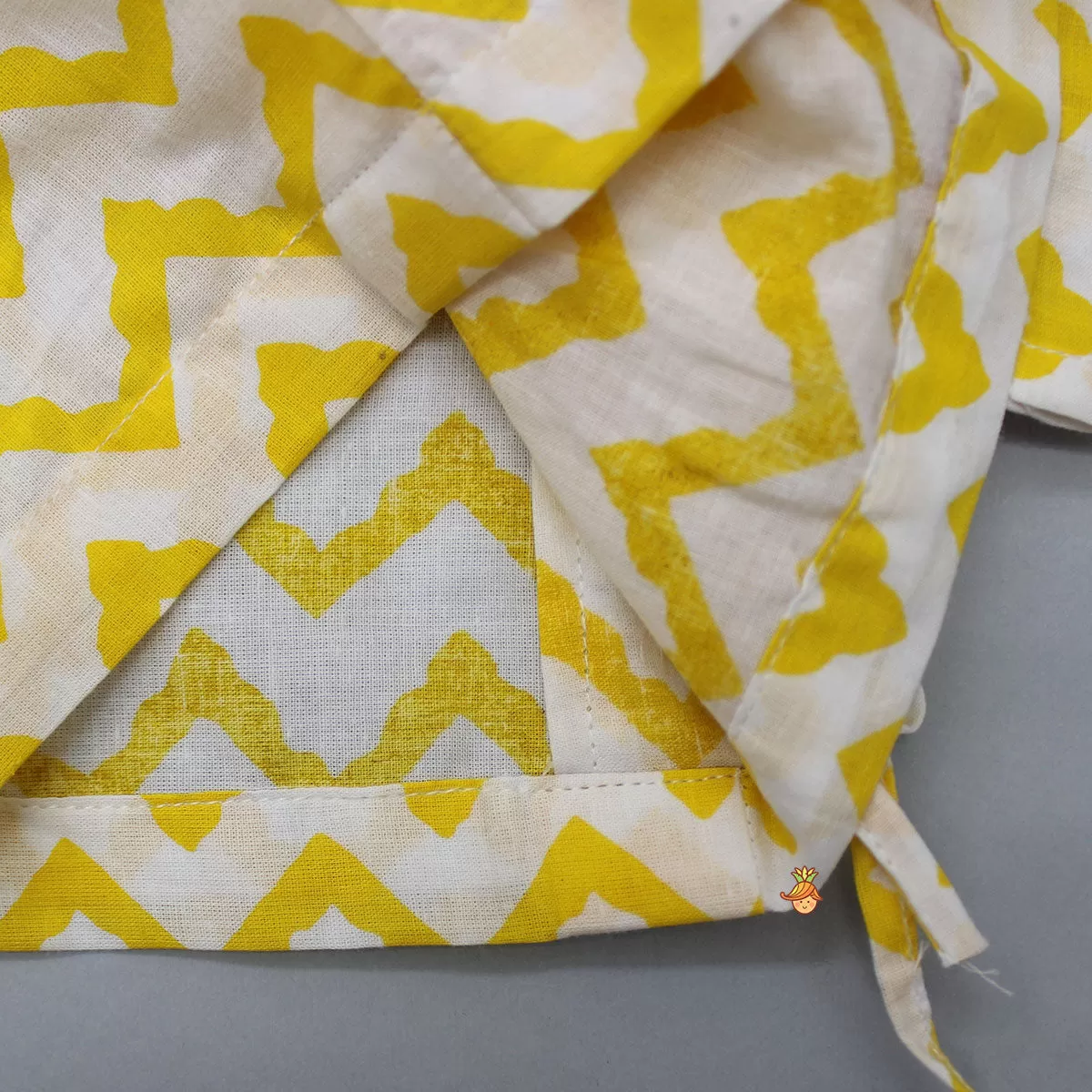 Chevron Printed Yellow and White Jhabla with Triple Side Knot