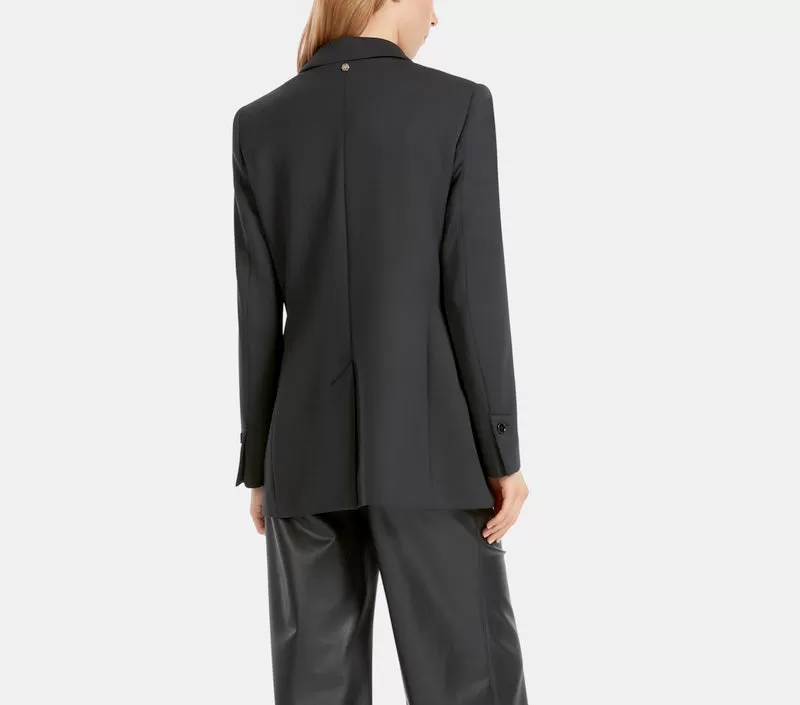 CLOSE-FITTING FEMININE BLAZER