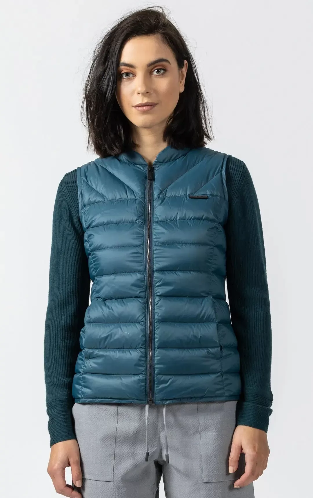 ESSENTIAL LIGHTWEIGHT DOWN VEST