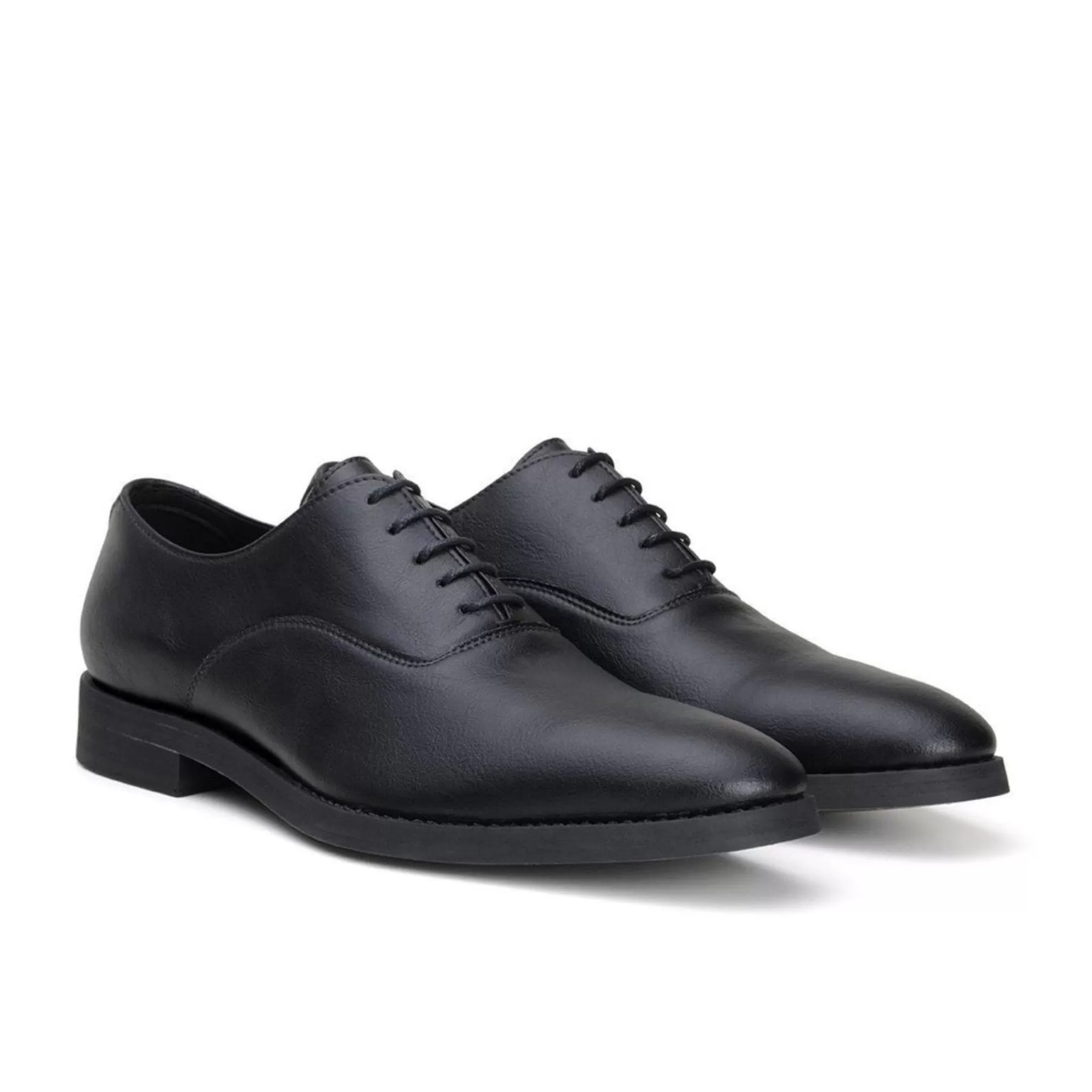 'Executive' classic oxford in high-quality vegan leather by Brave Gentleman - black