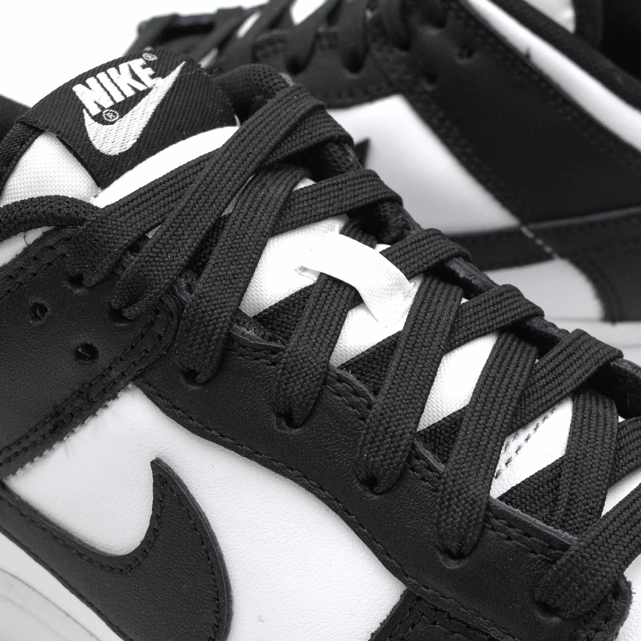 NIKE DUNK LOW RETRO WHITE BLACK PANDA 2021