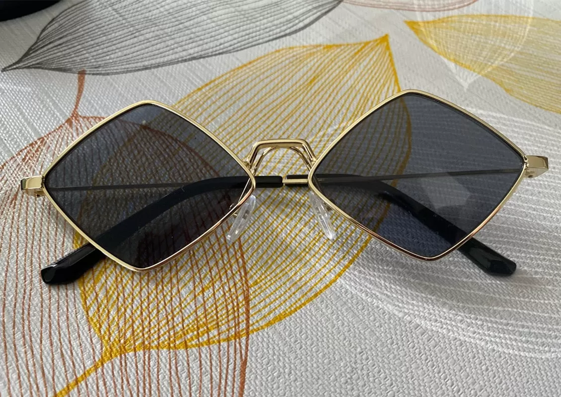 Unregelmäßige Vintage-Sonnenbrille für Damen mit kleinem Rahmen, UV400 