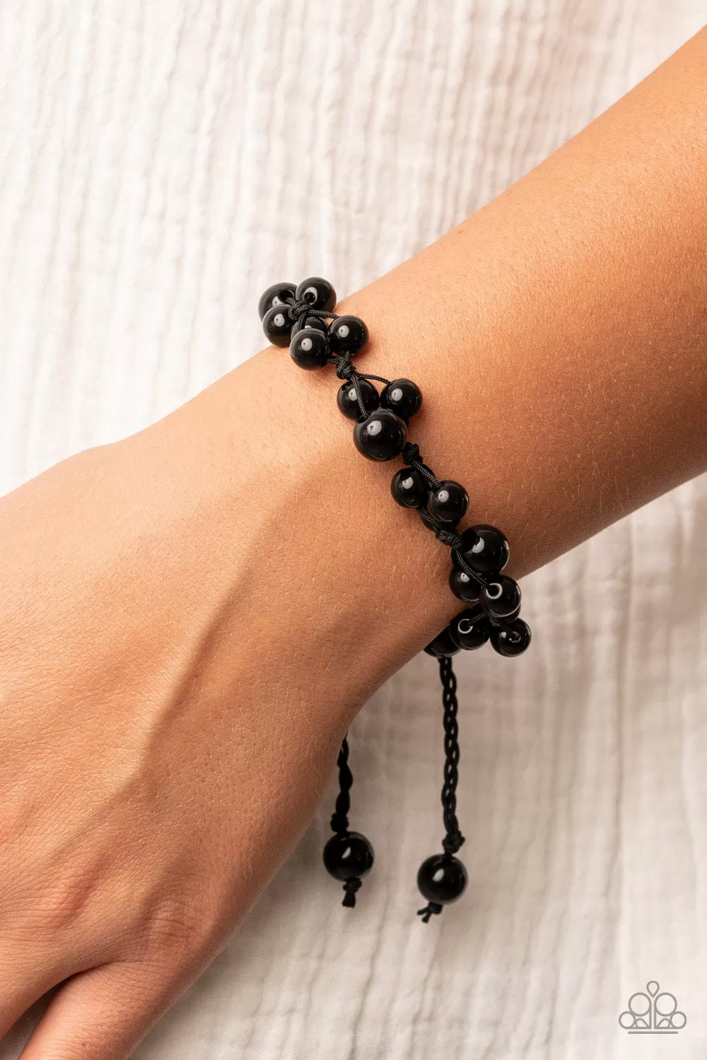 Vintage Versatility - Black Paparazzi Bracelet