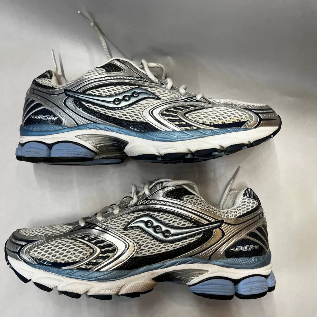 Women's Saucony ProGrid  Hurricane 11 White/Silver/BlueRunning Shoe Preowned